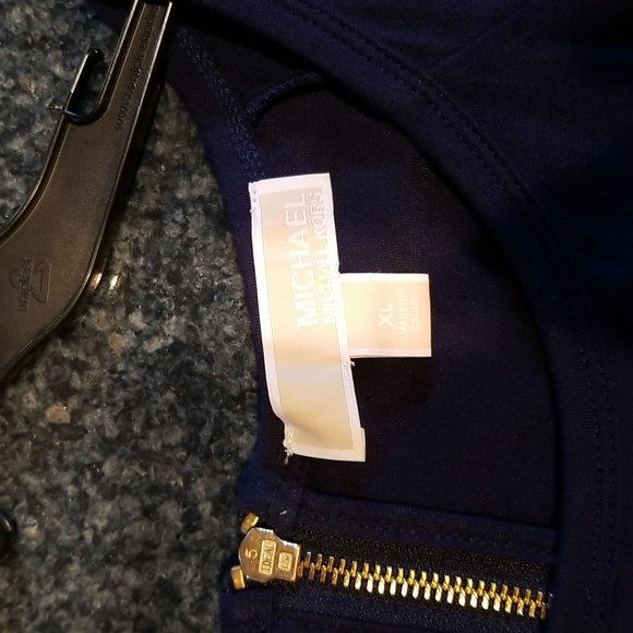 Like new tshirt dress - Picture 3 of 4